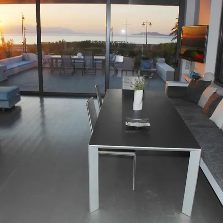 Вилла Front In Лоутраки