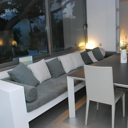 Front In Villa Loutráki