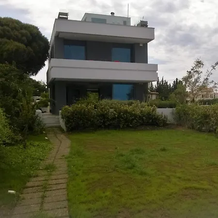 Vila Front In