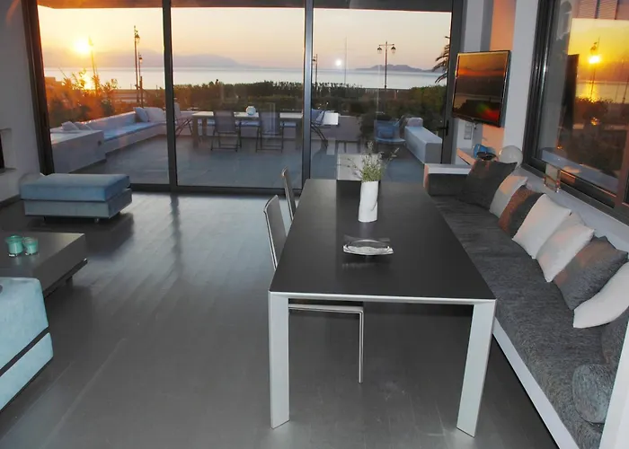 Villa Front In Loutráki